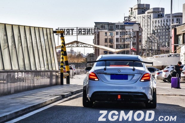 奔驰AMG C63改装iMP宽体包围
